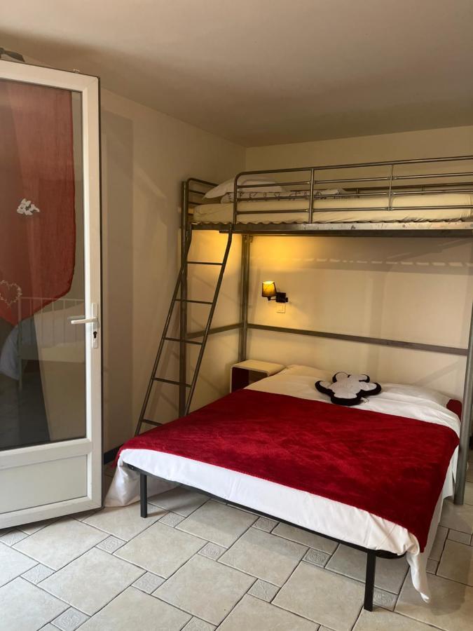 Chambres D'Hotes Poirier Bazin Montry Dış mekan fotoğraf
